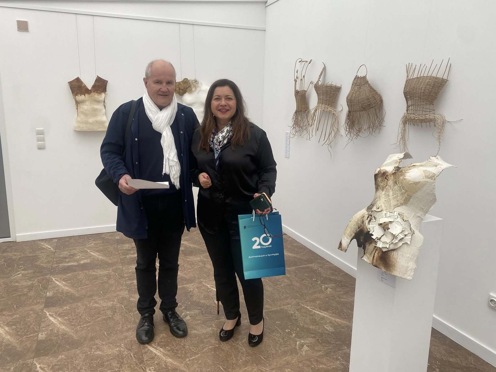 Кристофър Спрингхам очарова публиката на Sofia Art Fair с подкрепата на Държавния културен институт