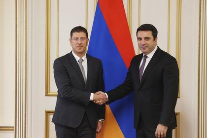 Проведена среща между извънредния и пълномощен посланик на Р България в Р Армения Никола Николов и председателя на Националното събрание на Р Армения Ален Симонян