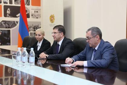 Проведена среща между извънредния и пълномощен посланик на Р България в Р Армения Никола Николов и министъра на образованието, науката, културата и спорта Жана Андреасян