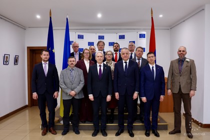 Издигане на украинското знаме в Делегацията на ЕС в Армения по повод   4 -тата годишнина от руската пълномащабна инвазия в Украйна