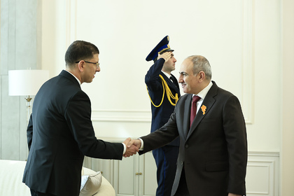Извънредният и пълномощен посланик на България в Армения Никола Николов проведе протоколна среща с министър-председателя на Република Армения Никол Пашинян