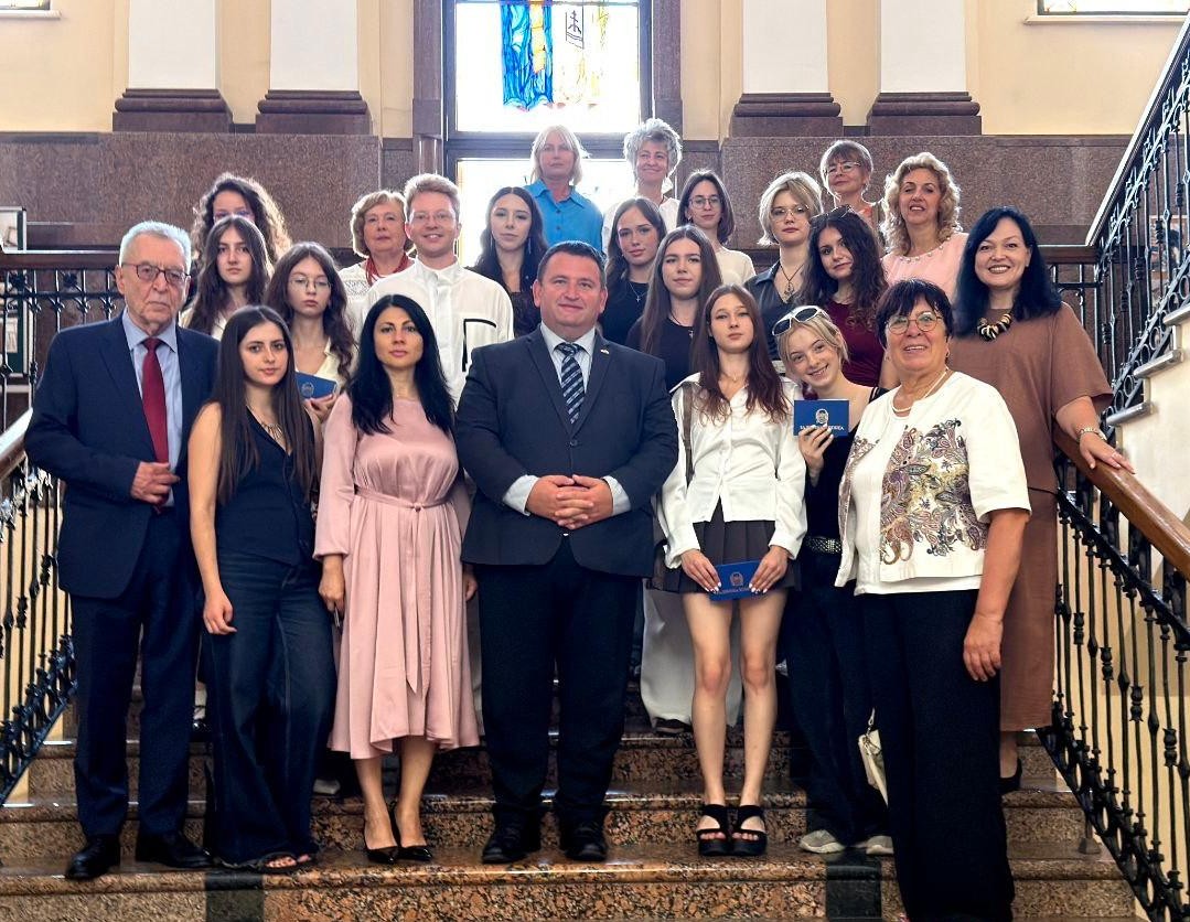 Новата учебна година в Киев и българският език: посланикът на България приветства студентите в първия им учебен ден в Образователно-научния институт по филология към Киевския национален университет „Тарас Шевченко“