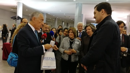 Коледен благотворителен базар