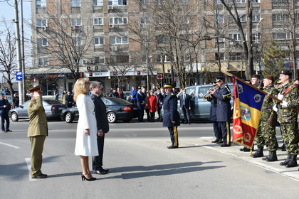 Делегация от посолството поднесе венци пред паметника на сражавалите си за Освобождението ни румънски воини