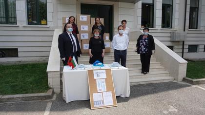 България дари защитни облекла за многократна употреба на медиците, борещи се на първа линия с КОВИД-19 в Албания