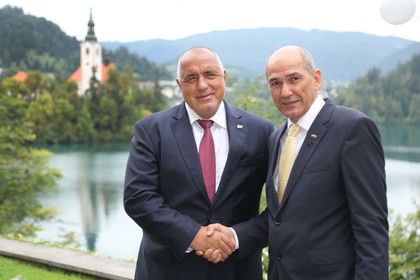 Премиерите на България и Словения проведоха среща в рамките на форума в Блед