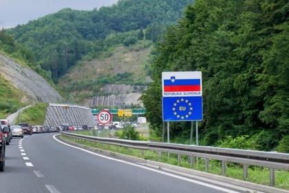 Мерки на словенското правителство за справяне с  COVID-19   