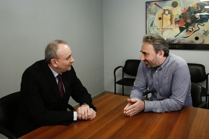 Интервю на посланик Валентин Порязов  за Гръцката информационна агенция АМНА