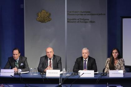 Министър Николай Милков представи актуална информация за работата на МВнР на редовния брифинг за медиите